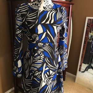 Dress with bell like long sleeves